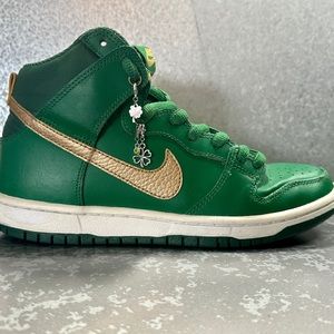 St. Patrick’s Patty’s Day Nike Dunk High Pro SB Size: 6.5 M / 8 W Clover Charms